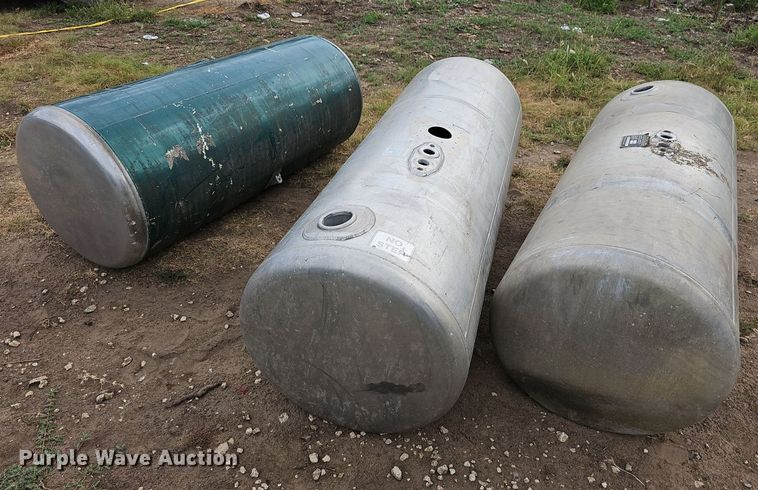 image for item NU9068 (3) fuel tanks