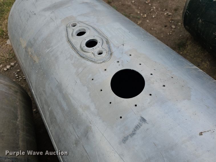 image for item NU9068 (3) fuel tanks
