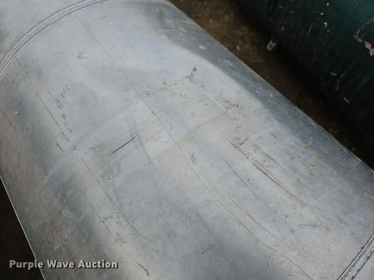 image for item NU9068 (3) fuel tanks