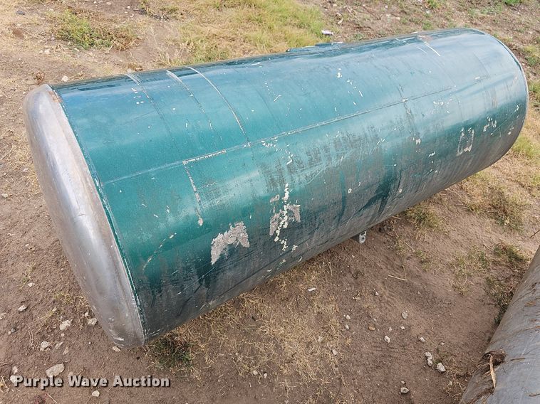 image for item NU9068 (3) fuel tanks