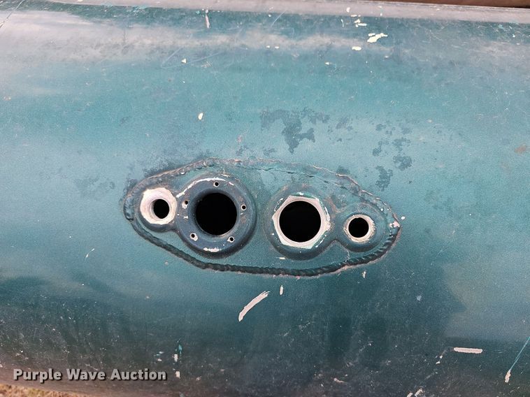 image for item NU9068 (3) fuel tanks