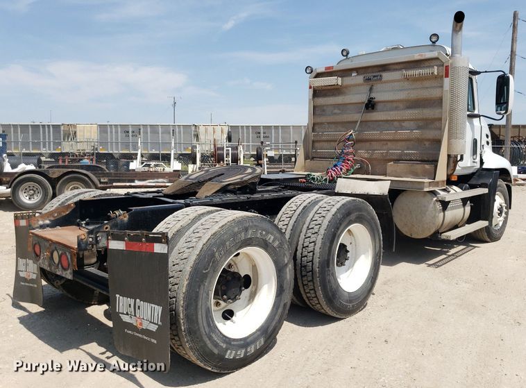 image for item OB9732 2000 Mack CX613  semi truck