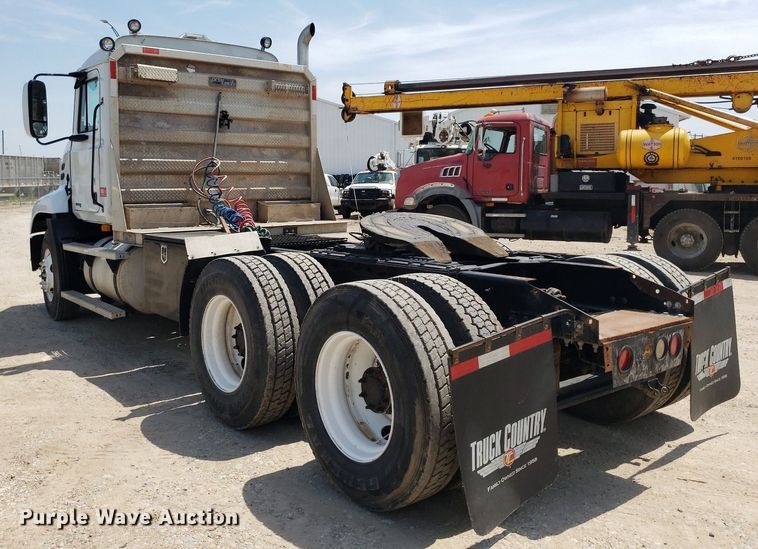 image for item OB9732 2000 Mack CX613  semi truck