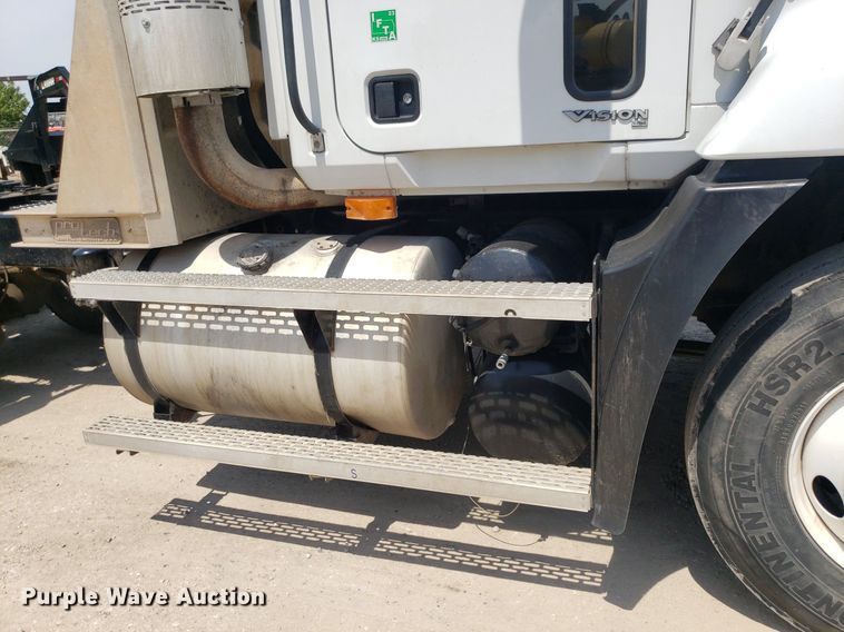 image for item OB9732 2000 Mack CX613  semi truck