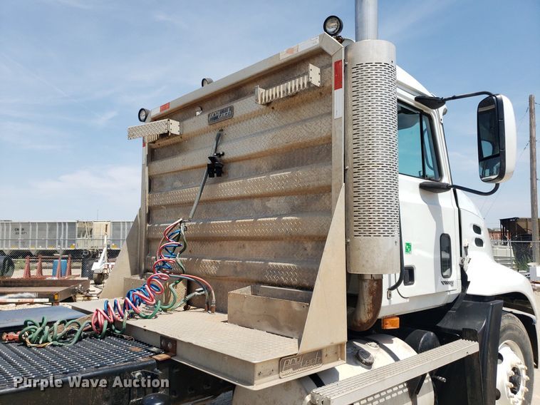 image for item OB9732 2000 Mack CX613  semi truck