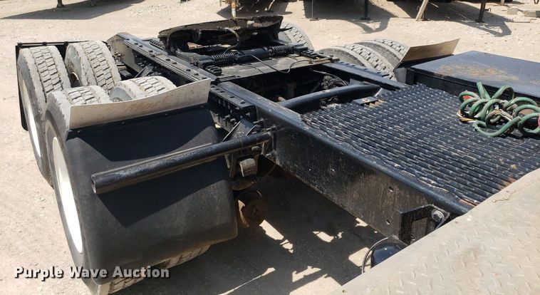 image for item OB9732 2000 Mack CX613  semi truck