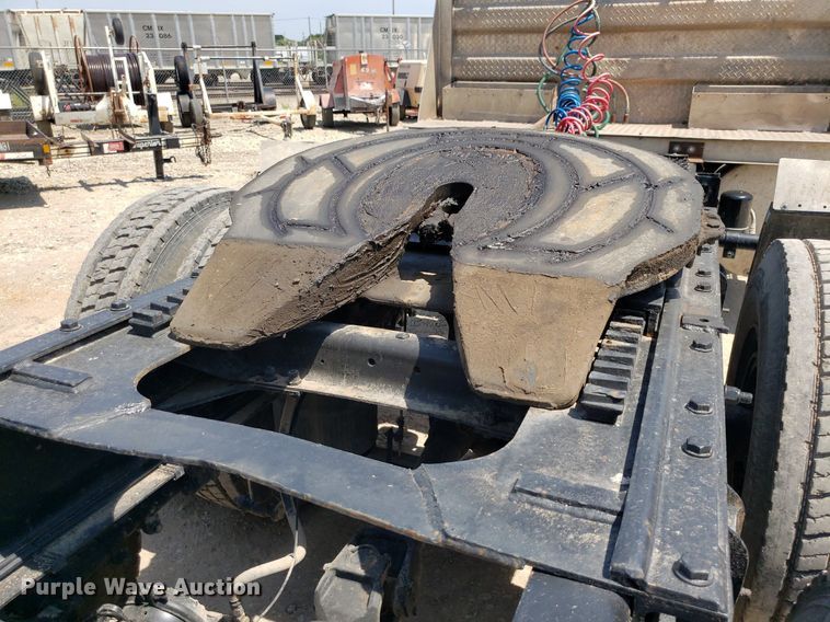 image for item OB9732 2000 Mack CX613  semi truck