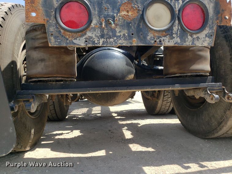 image for item OB9732 2000 Mack CX613  semi truck