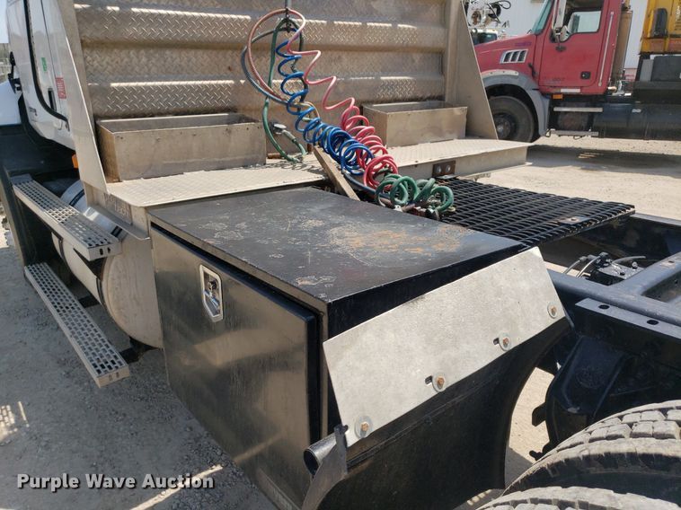 image for item OB9732 2000 Mack CX613  semi truck