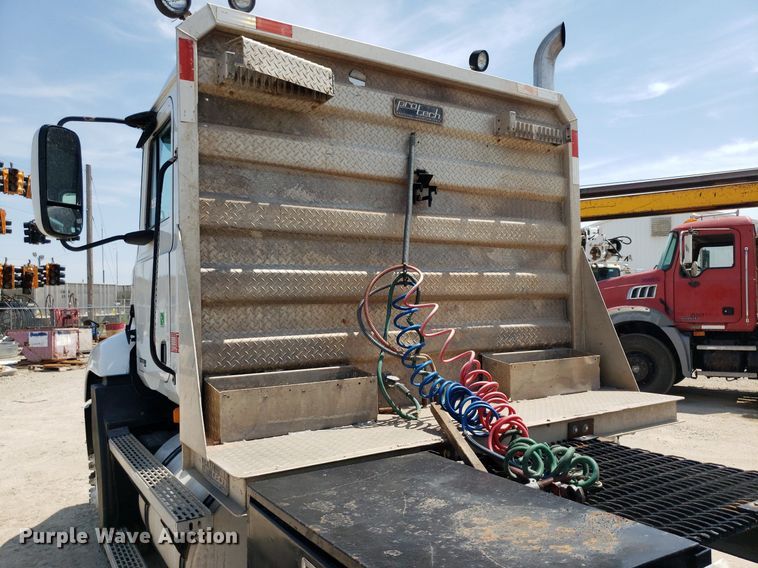 image for item OB9732 2000 Mack CX613  semi truck