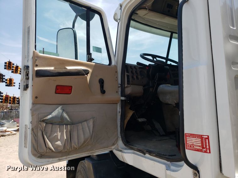 image for item OB9732 2000 Mack CX613  semi truck