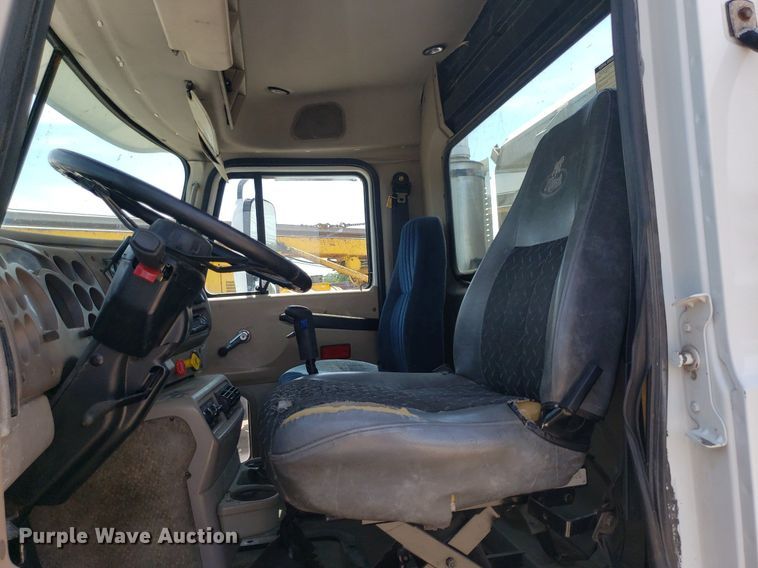 image for item OB9732 2000 Mack CX613  semi truck