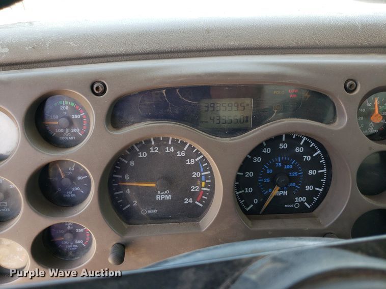 image for item OB9732 2000 Mack CX613  semi truck