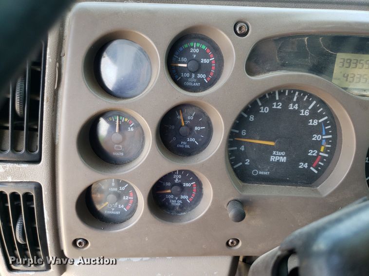 image for item OB9732 2000 Mack CX613  semi truck