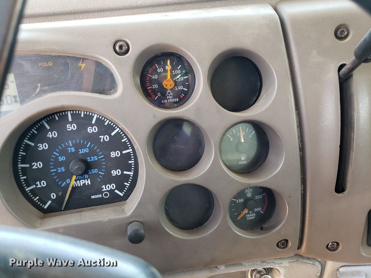 image for item OB9732 2000 Mack CX613  semi truck