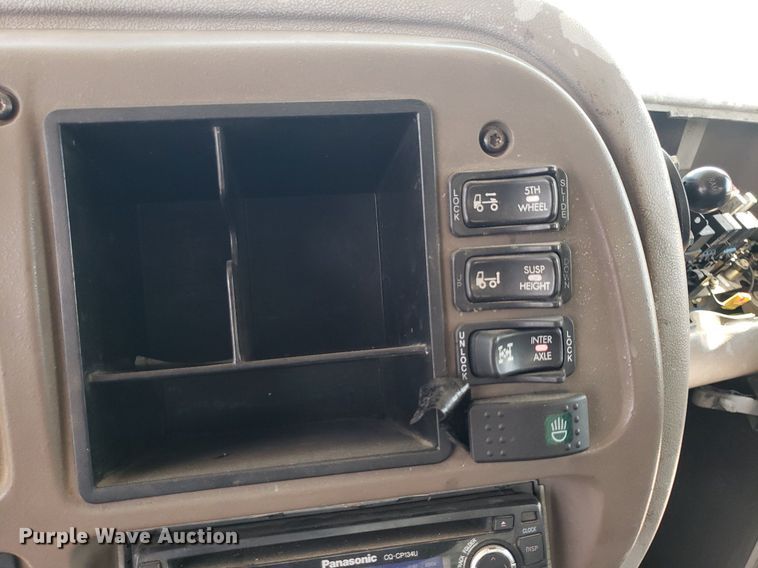 image for item OB9732 2000 Mack CX613  semi truck