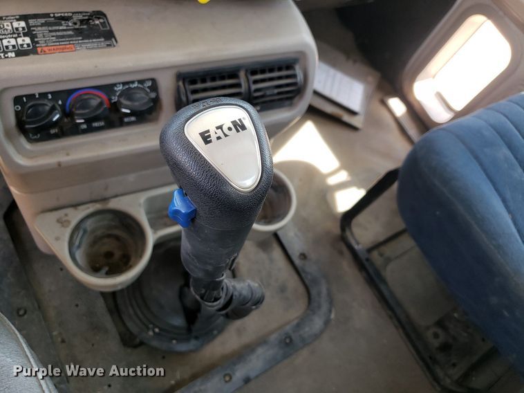 image for item OB9732 2000 Mack CX613  semi truck