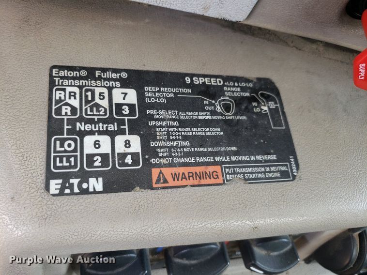 image for item OB9732 2000 Mack CX613  semi truck