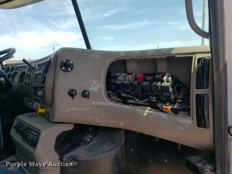 image for item OB9732 2000 Mack CX613  semi truck