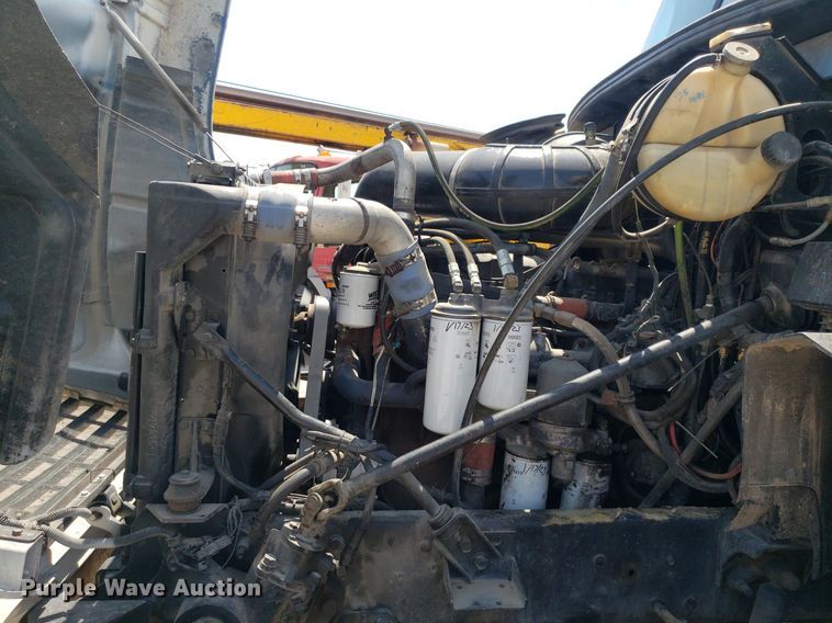 image for item OB9732 2000 Mack CX613  semi truck