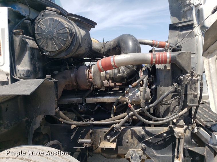 image for item OB9732 2000 Mack CX613  semi truck