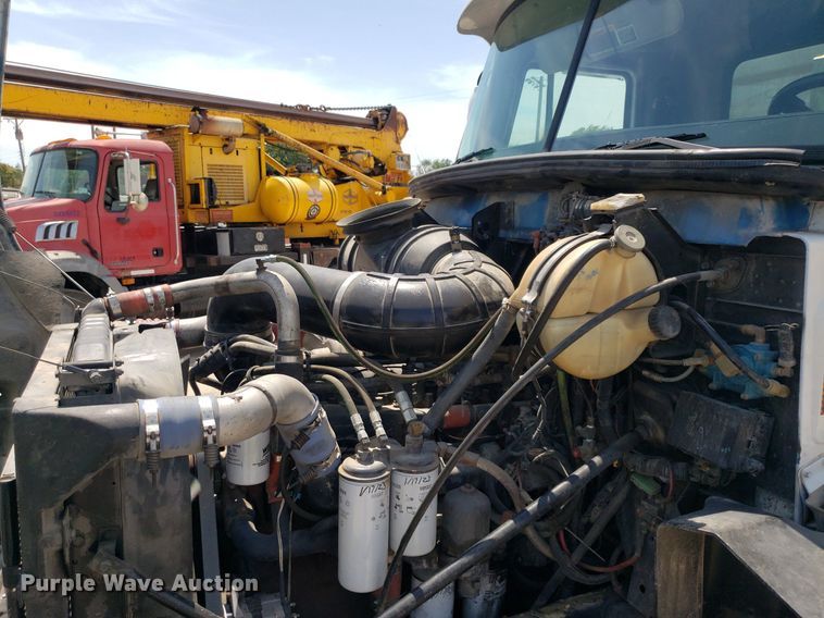 image for item OB9732 2000 Mack CX613  semi truck