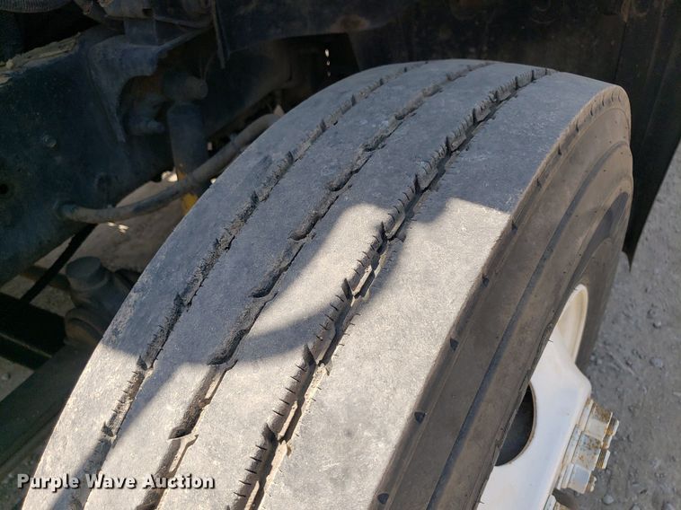 image for item OB9732 2000 Mack CX613  semi truck