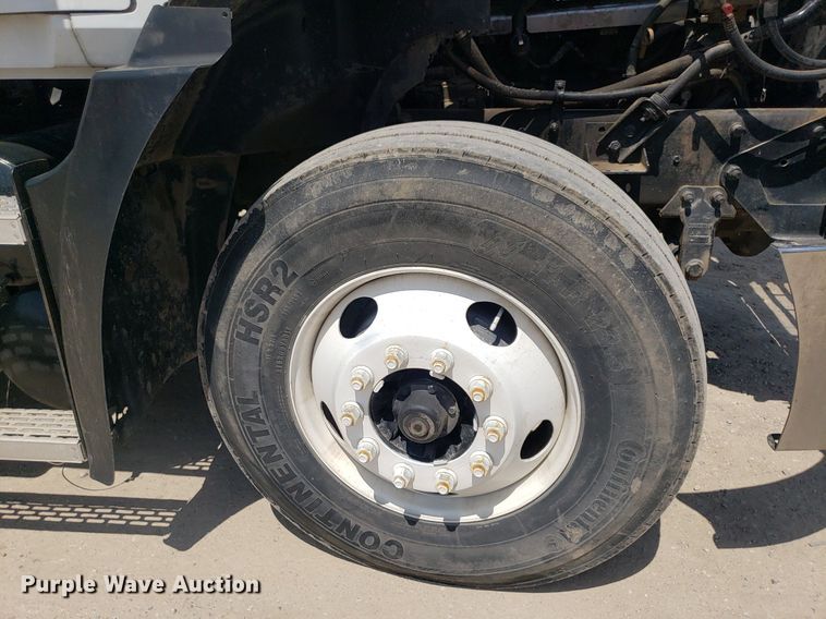 image for item OB9732 2000 Mack CX613  semi truck