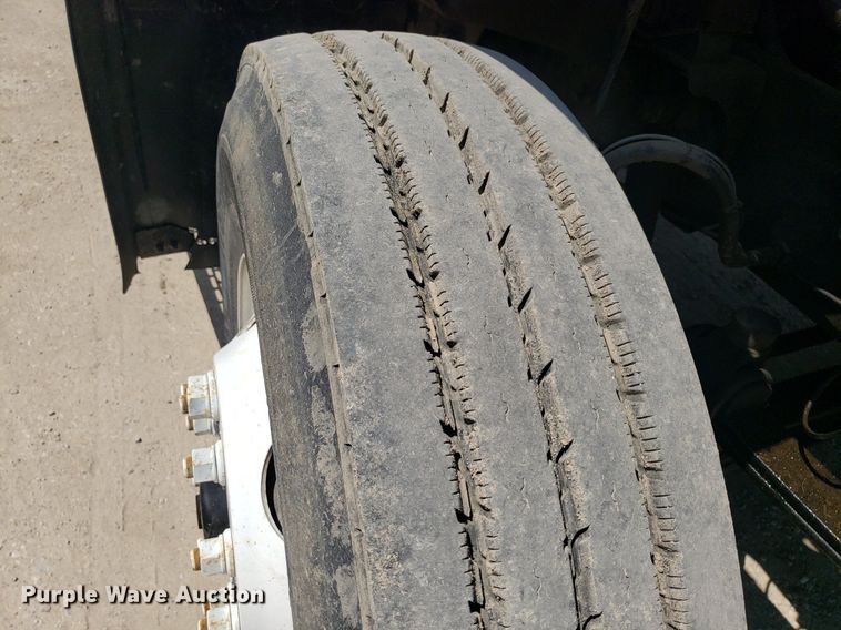 image for item OB9732 2000 Mack CX613  semi truck