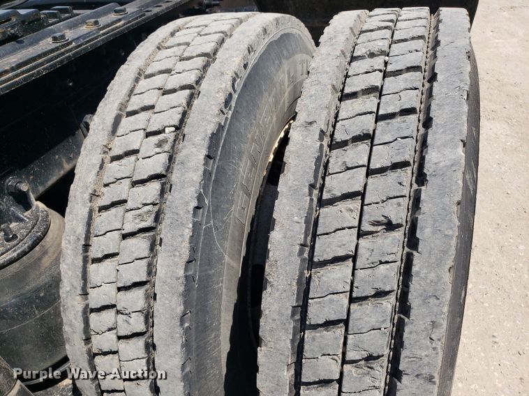 image for item OB9732 2000 Mack CX613  semi truck