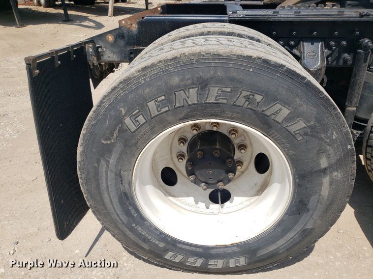 image for item OB9732 2000 Mack CX613  semi truck