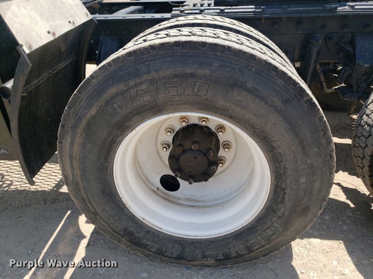 image for item OB9732 2000 Mack CX613  semi truck