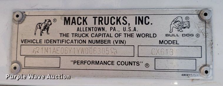 image for item OB9732 2000 Mack CX613  semi truck