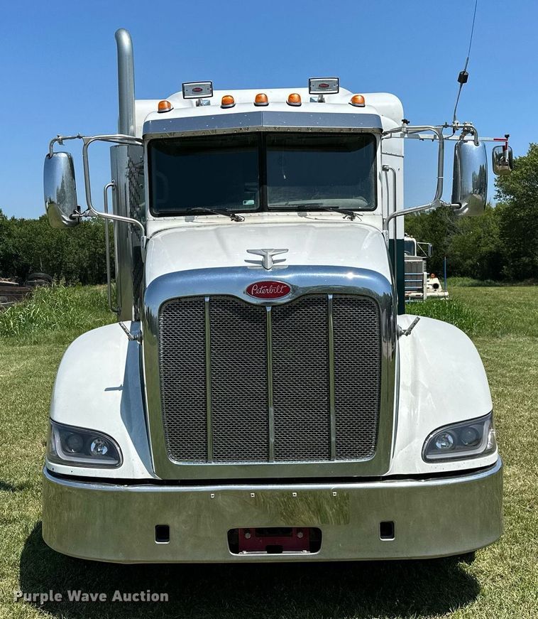 image for item OC9112 2012 Peterbilt 384  semi truck