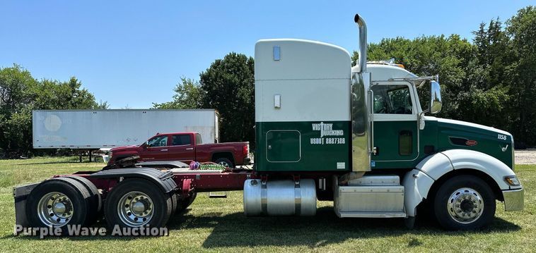 image for item OC9112 2012 Peterbilt 384  semi truck