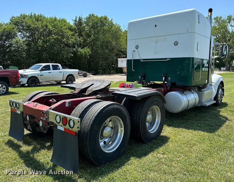 image for item OC9112 2012 Peterbilt 384  semi truck