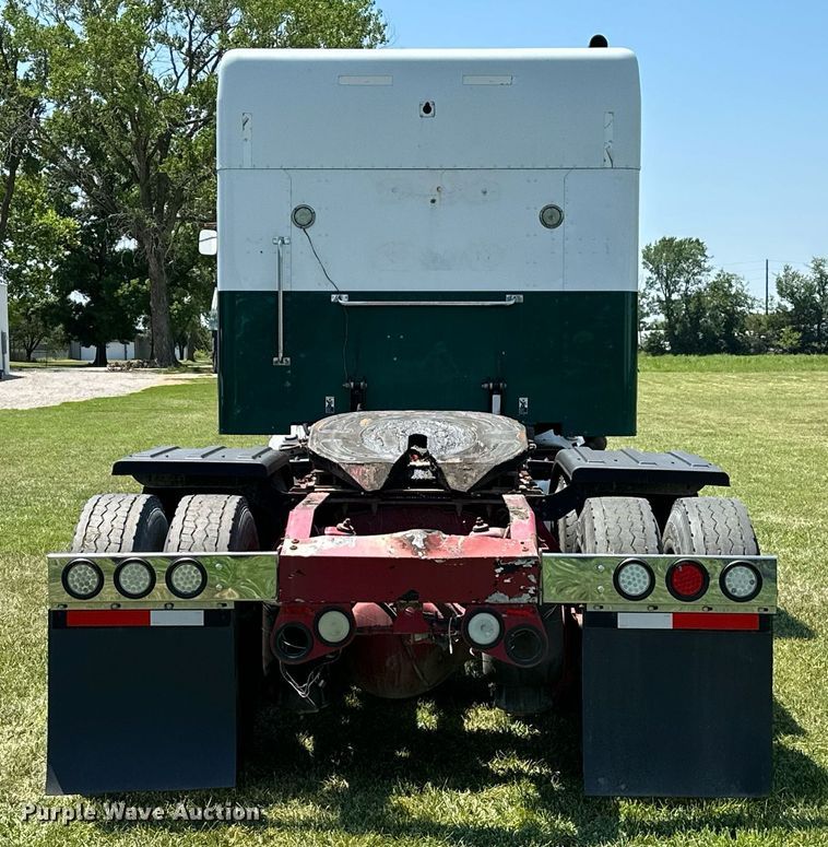 image for item OC9112 2012 Peterbilt 384  semi truck