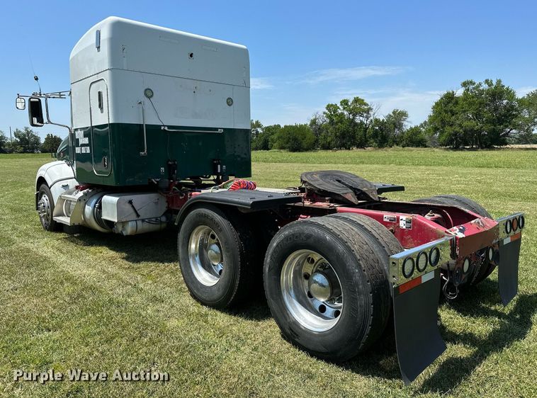 image for item OC9112 2012 Peterbilt 384  semi truck