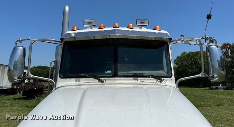 image for item OC9112 2012 Peterbilt 384  semi truck
