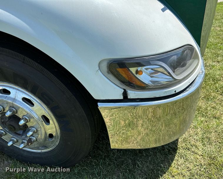 image for item OC9112 2012 Peterbilt 384  semi truck