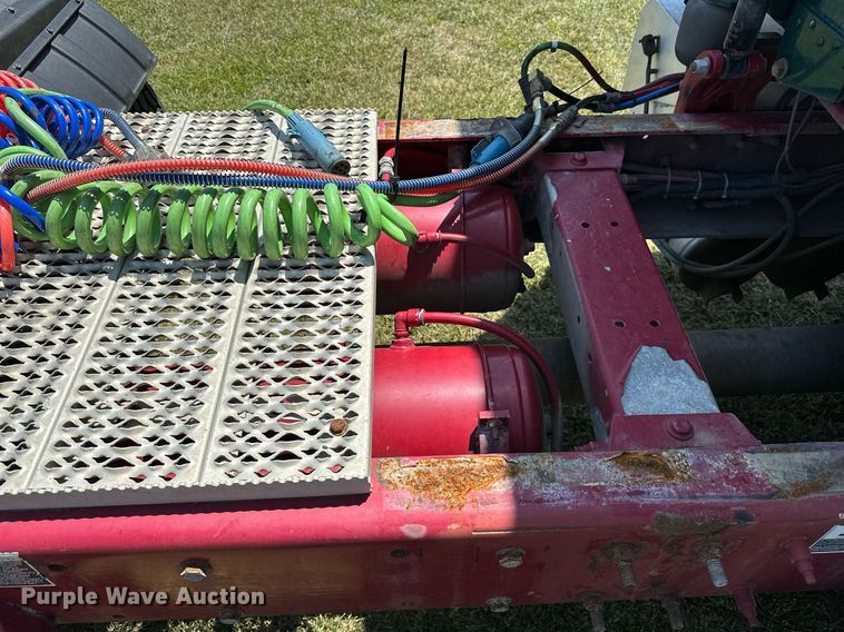 image for item OC9112 2012 Peterbilt 384  semi truck