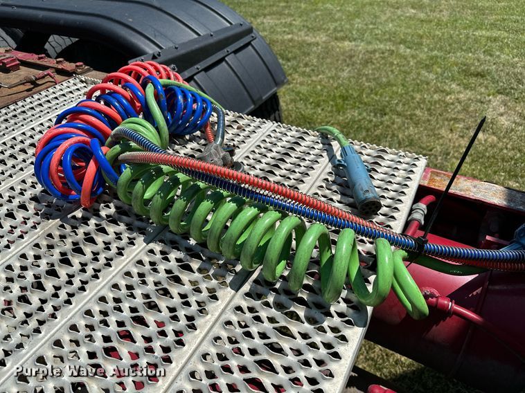 image for item OC9112 2012 Peterbilt 384  semi truck