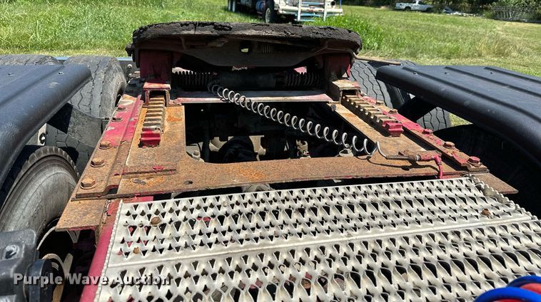 image for item OC9112 2012 Peterbilt 384  semi truck