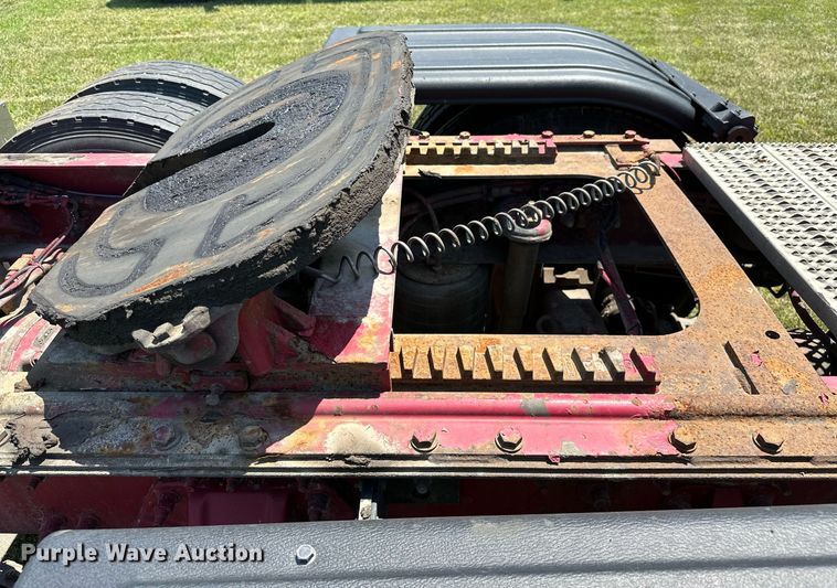 image for item OC9112 2012 Peterbilt 384  semi truck