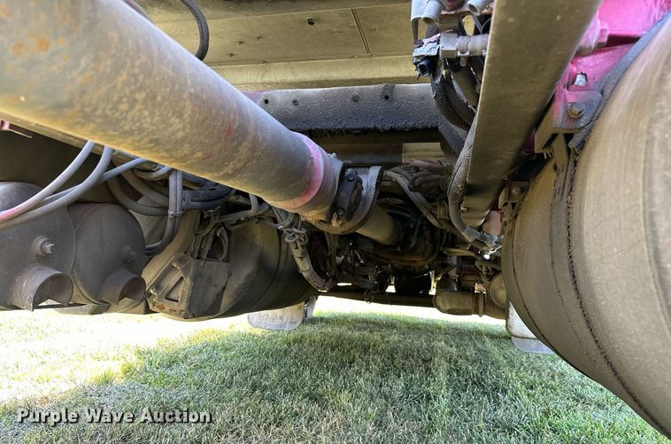 image for item OC9112 2012 Peterbilt 384  semi truck