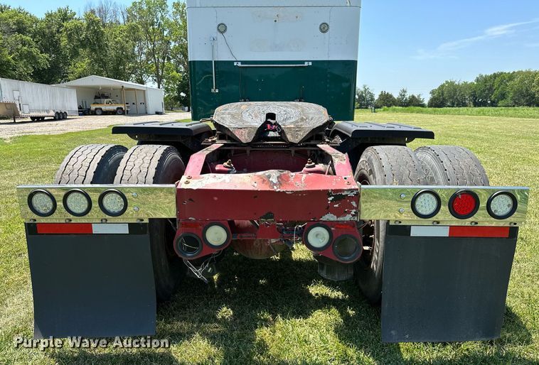 image for item OC9112 2012 Peterbilt 384  semi truck