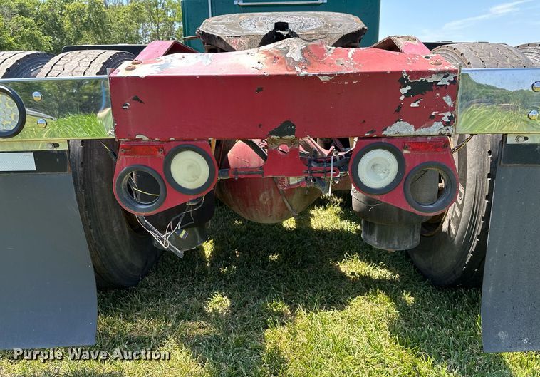 image for item OC9112 2012 Peterbilt 384  semi truck