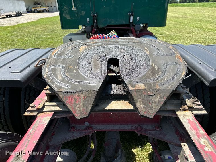 image for item OC9112 2012 Peterbilt 384  semi truck