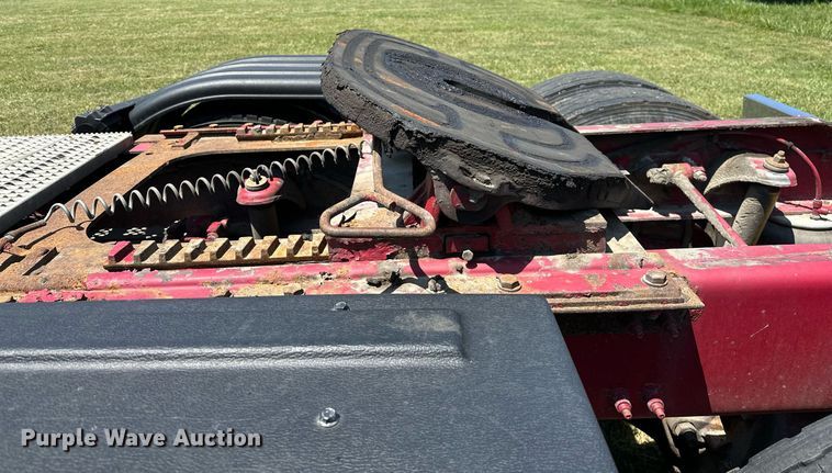 image for item OC9112 2012 Peterbilt 384  semi truck