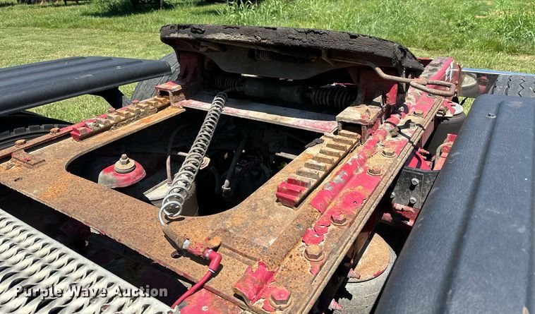 image for item OC9112 2012 Peterbilt 384  semi truck